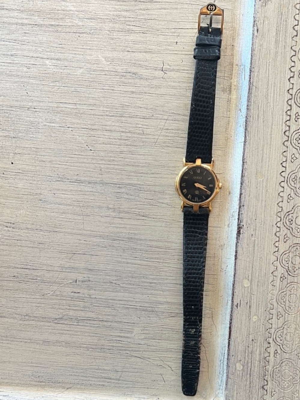 Gucci Elegant vintage solid Gold  and Black Leather Watch